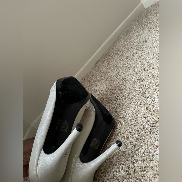 Aldo Silver Shimmer Crystal Cut Studded Formal Heels Size 7.5 Pointed Toe Classy - Picture 6 of 12